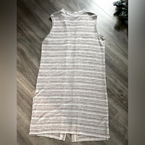 Calvin Klein sleeveless thin knit open front maxi vest. One size - Picture 4 of 8